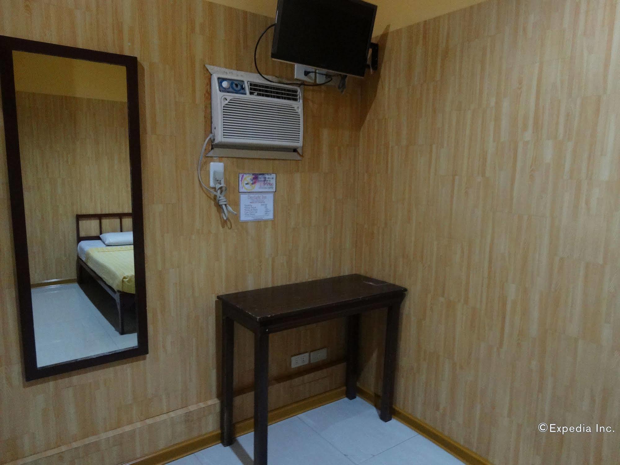 Daylight Inn Davao Bagian luar foto